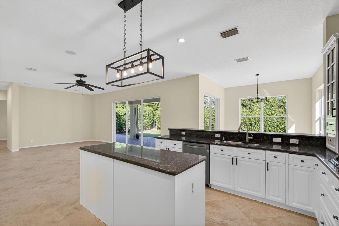 103 Villa Nueva Palm Beach Gardens, FL 33418