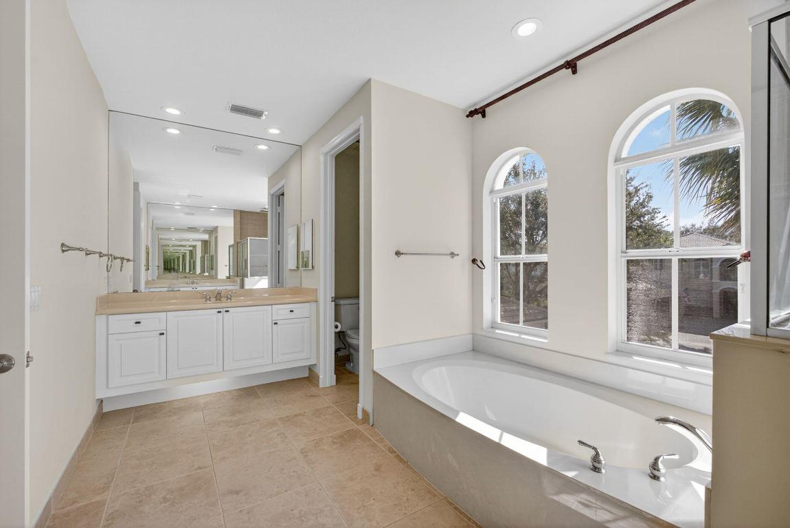 103 Villa Nueva Palm Beach Gardens, FL 33418