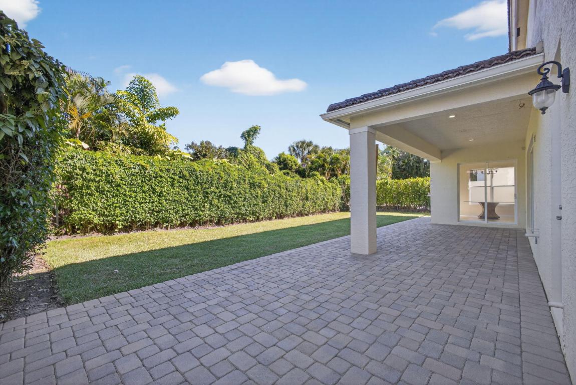 103 Villa Nueva Palm Beach Gardens, FL 33418