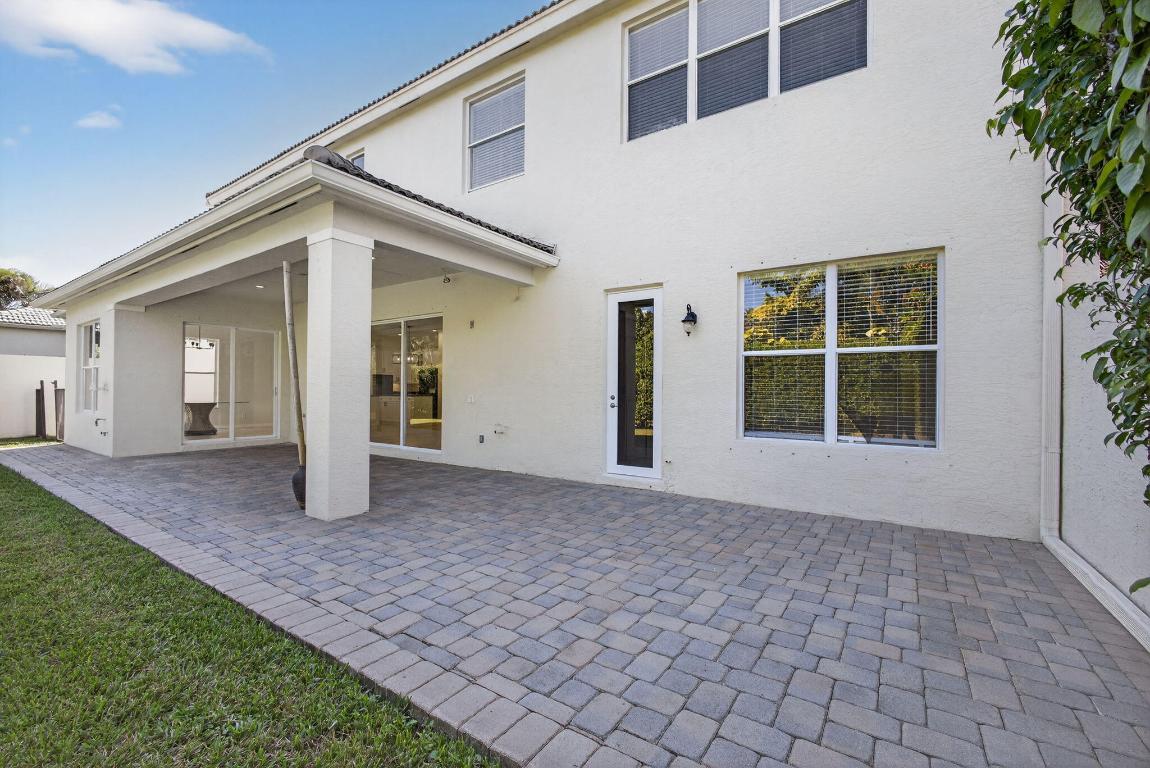 103 Villa Nueva Palm Beach Gardens, FL 33418