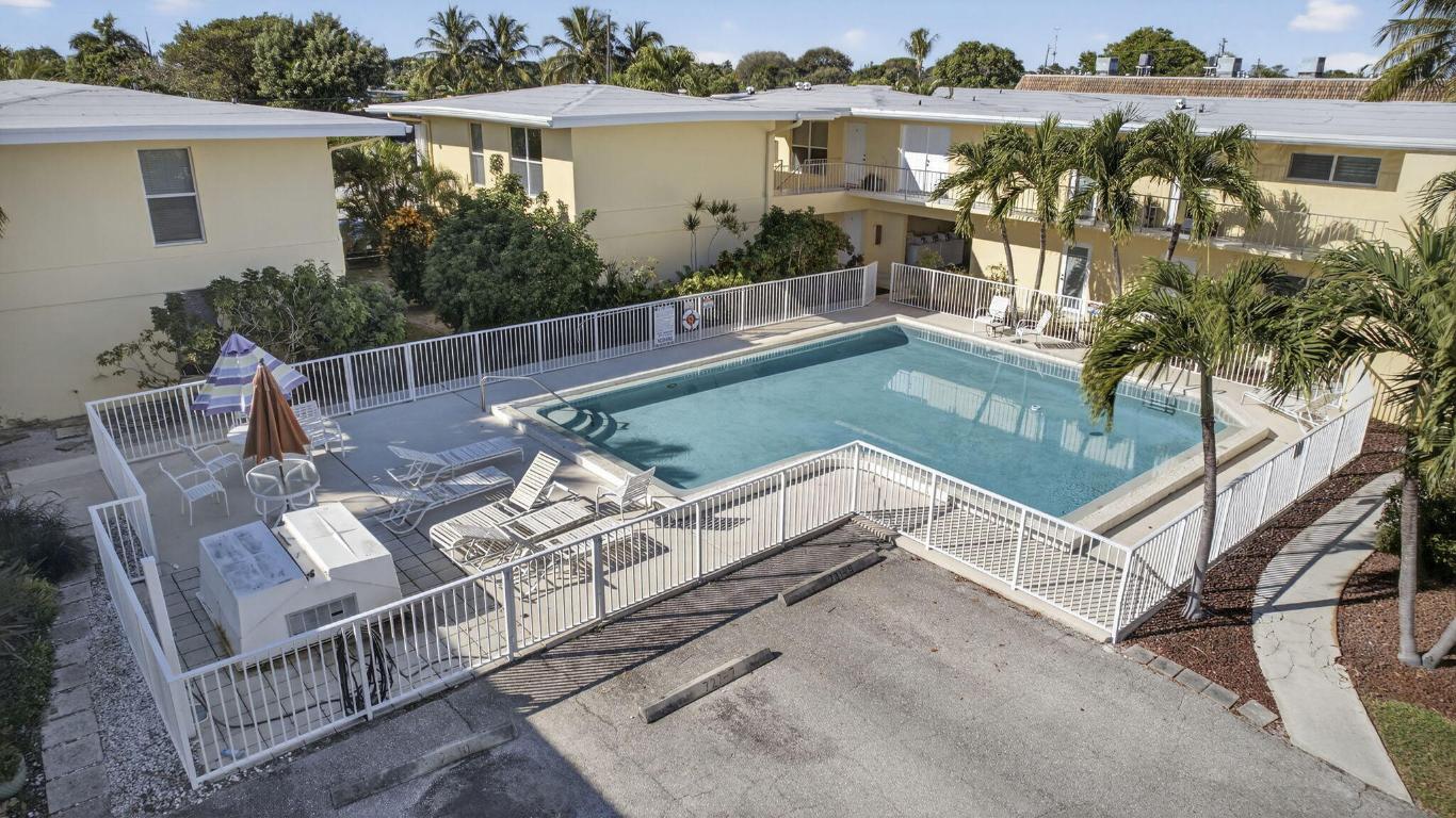 727 Hummingbird Way #6 North Palm Beach, FL 33408