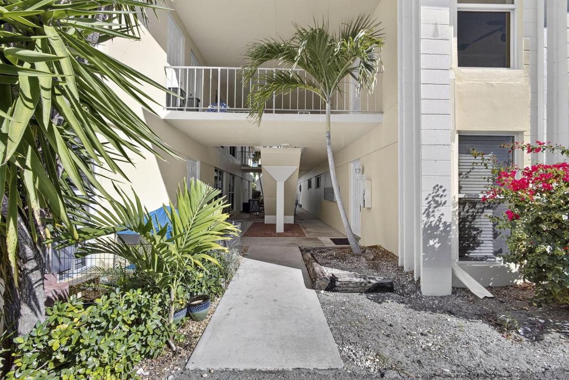 727 Hummingbird Way #6 North Palm Beach, FL 33408