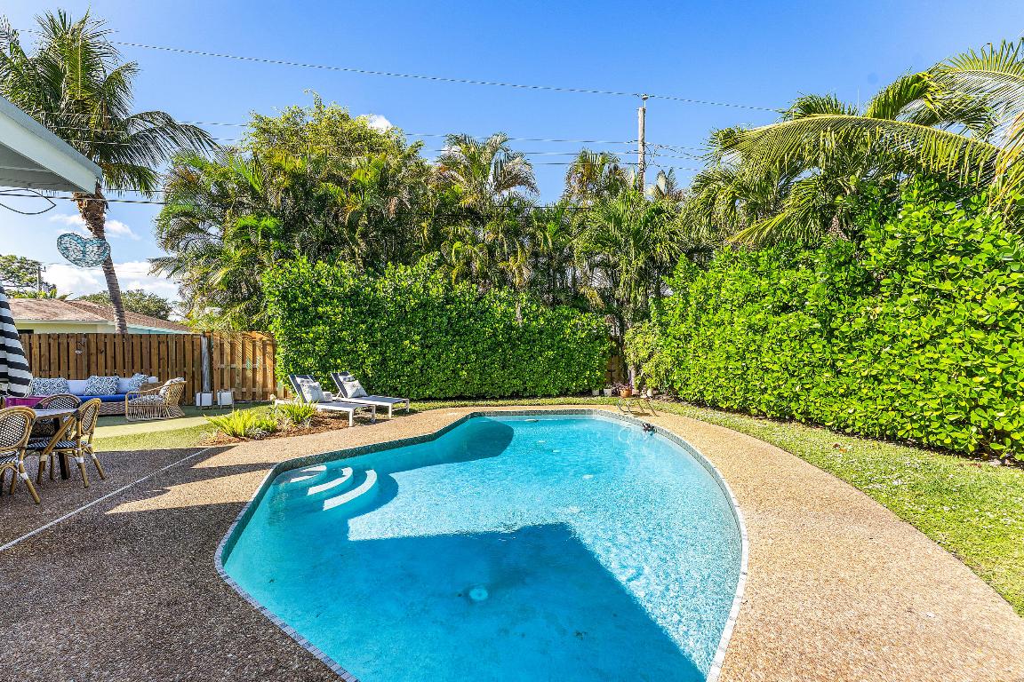 514 N Dover Rd Tequesta, FL 33469