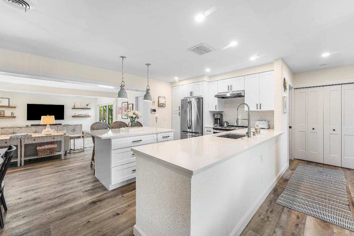 514 N Dover Rd Tequesta, FL 33469