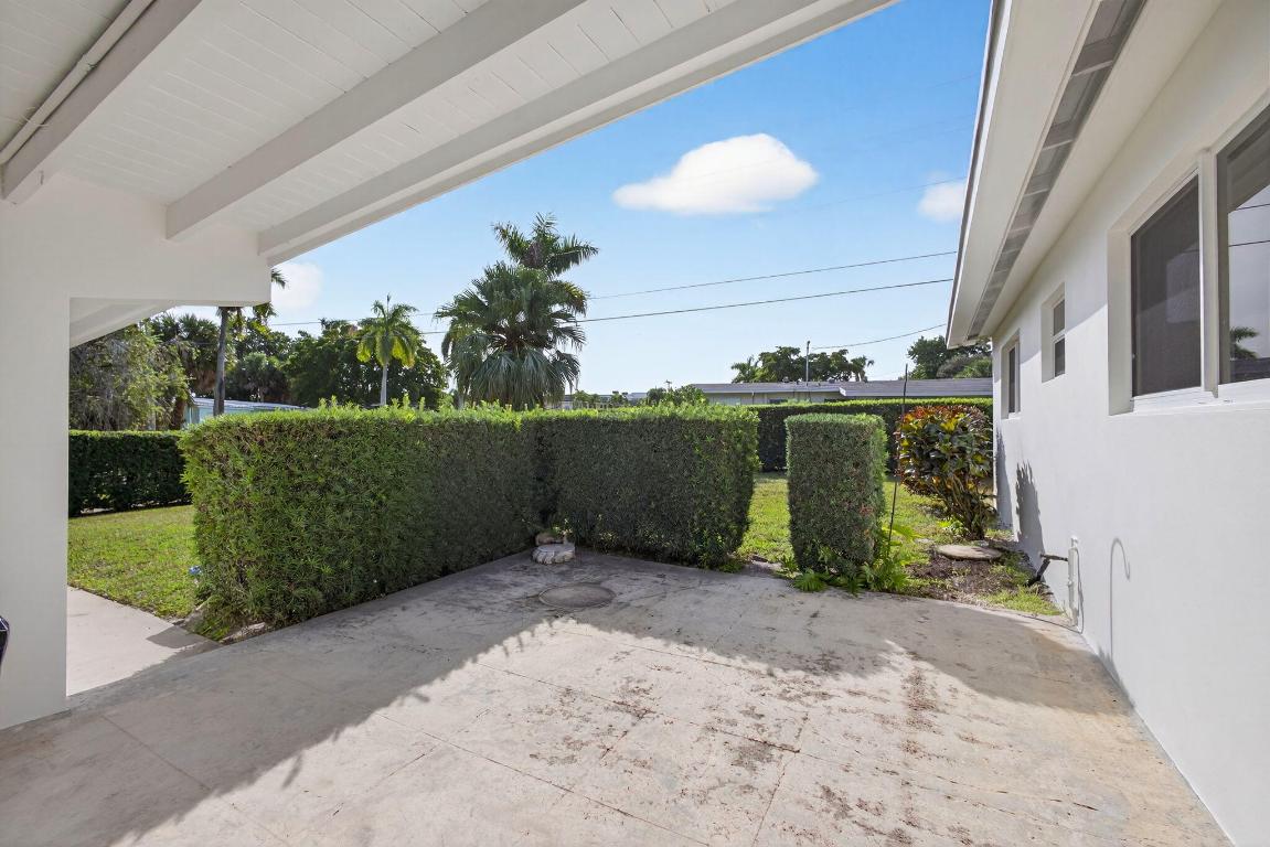 726 Flamingo Way North Palm Beach, FL 33408