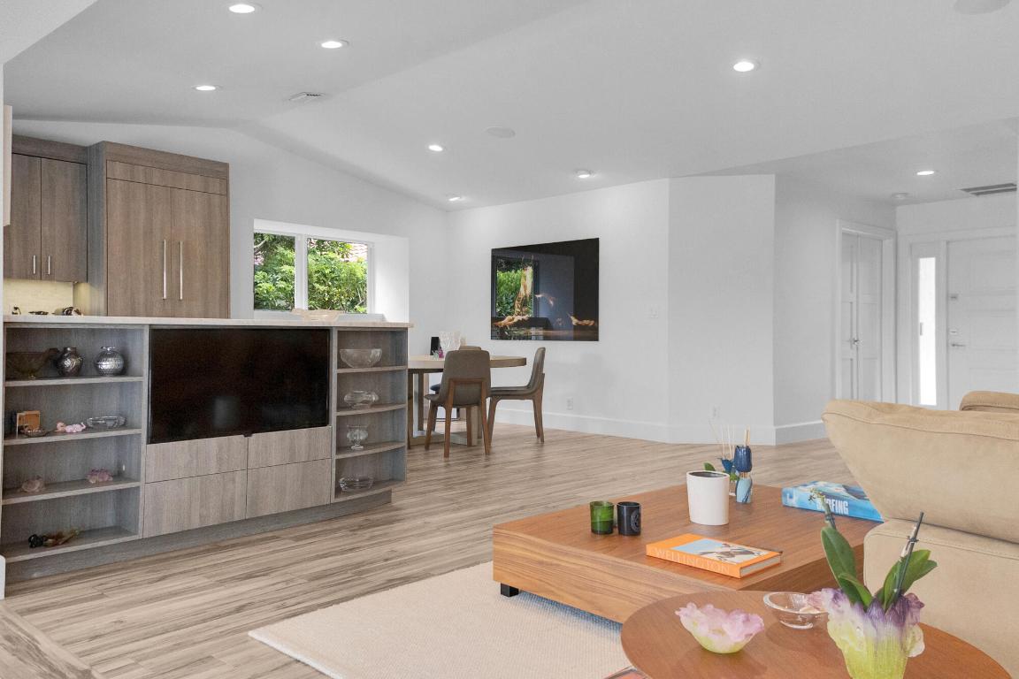 2291 Las Casitas Dr Wellington, FL 33414