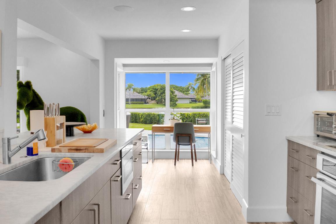 2291 Las Casitas Dr Wellington, FL 33414