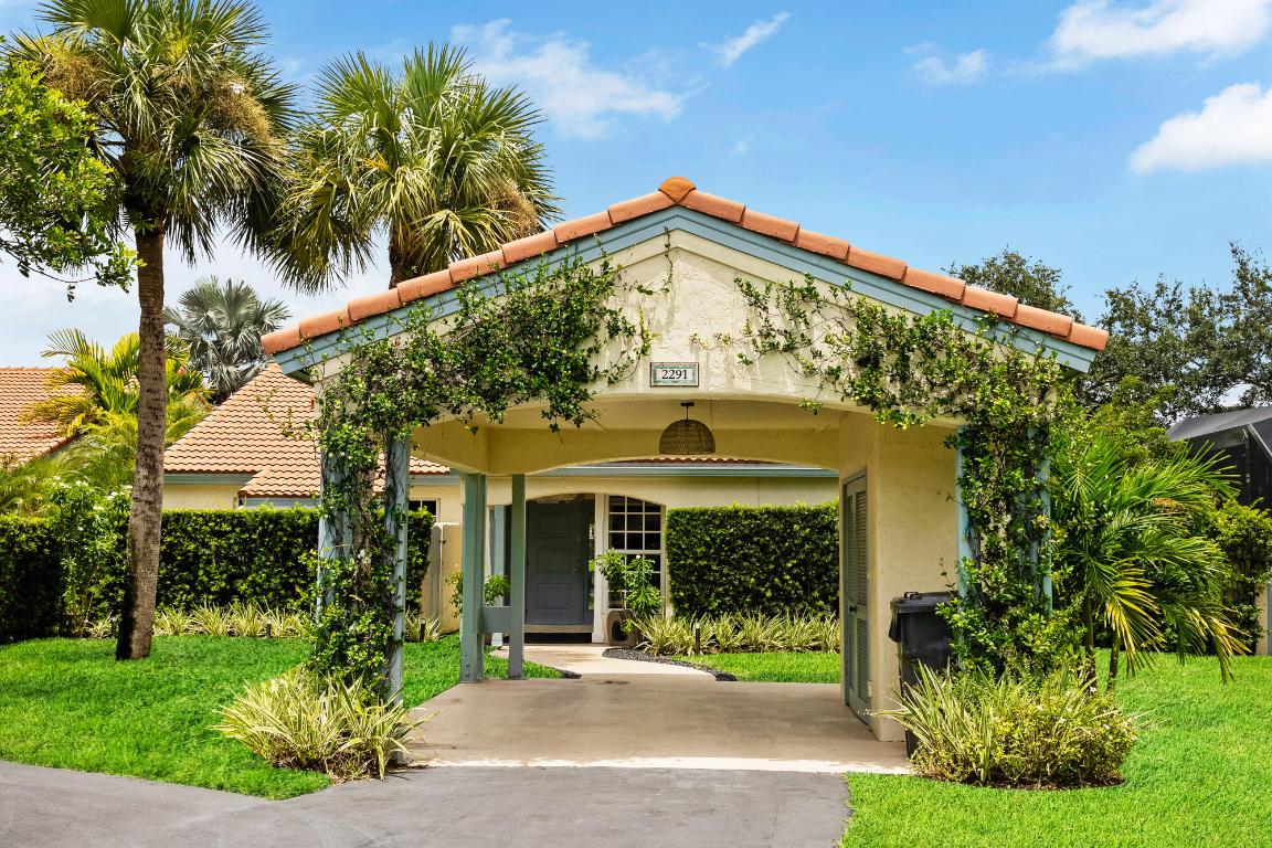 2291 Las Casitas Dr Wellington, FL 33414