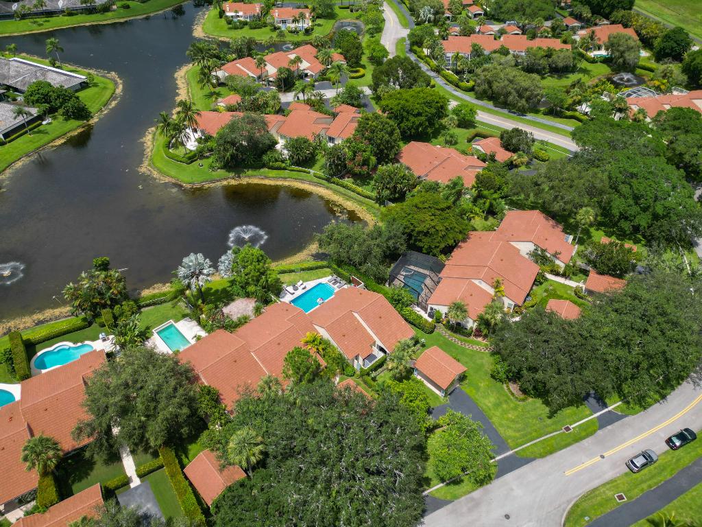 2291 Las Casitas Dr Wellington, FL 33414