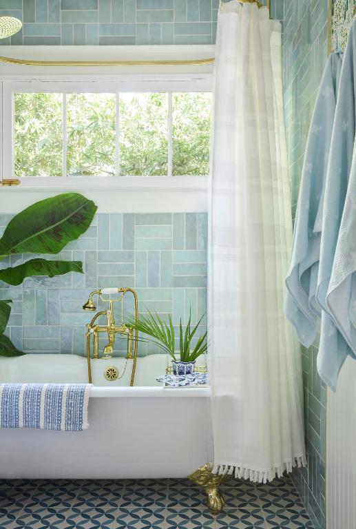 310 Vallette West Palm Beach, FL 33401