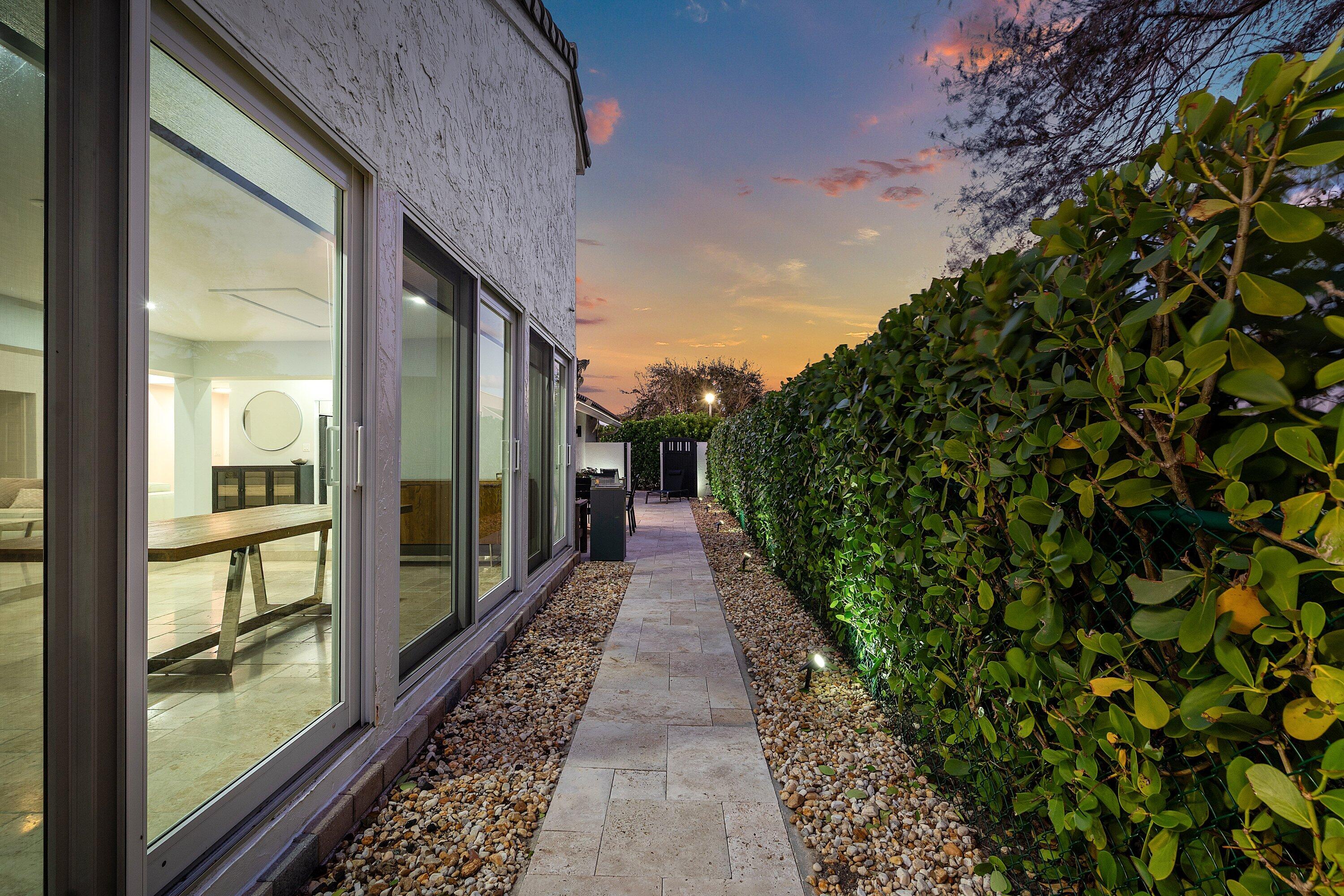 2105 NW 12th Delray Beach, FL 33445