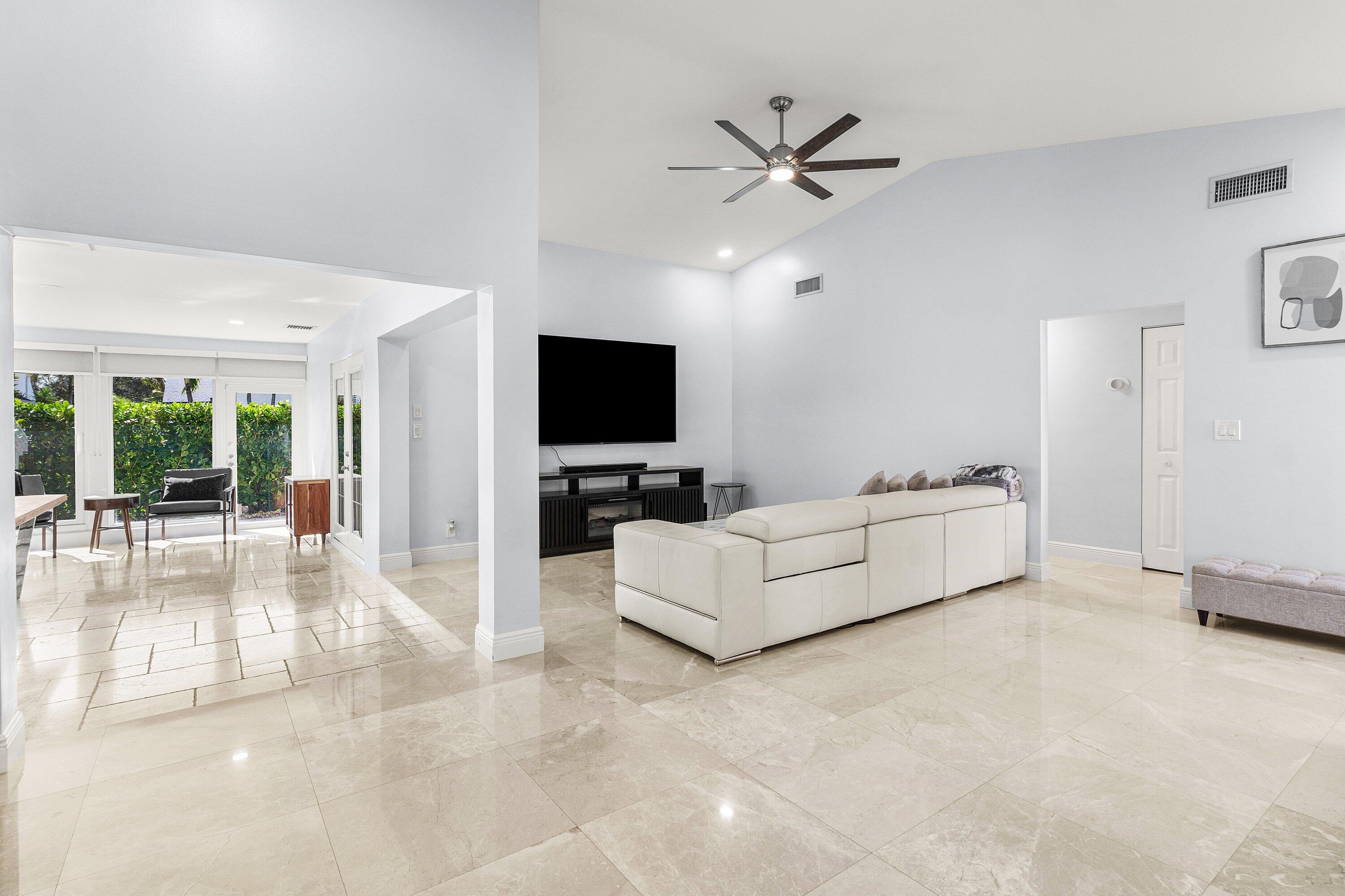 2105 NW 12th Delray Beach, FL 33445