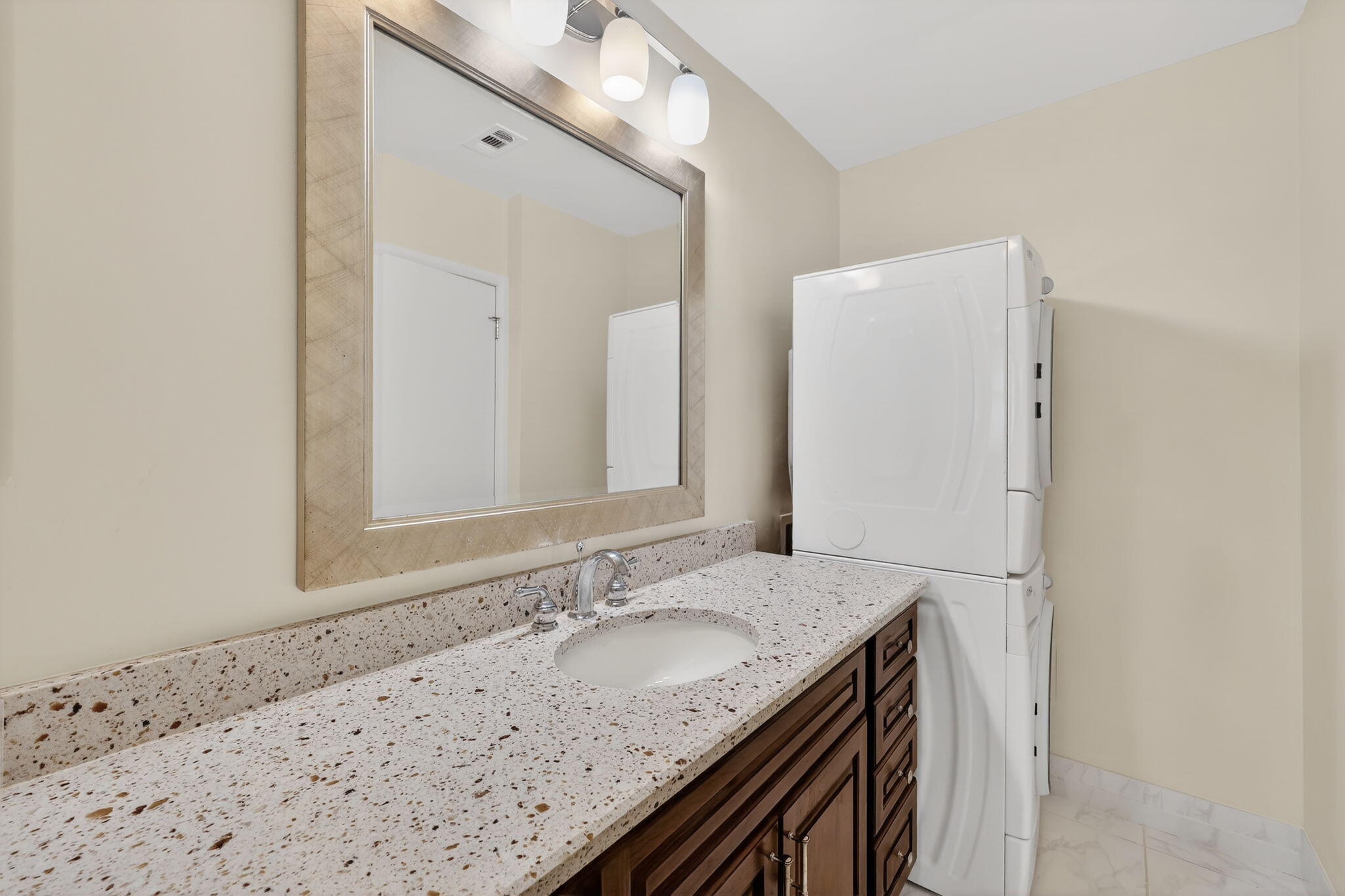 16 SE Turtle Crk #E Jupiter, FL 33469