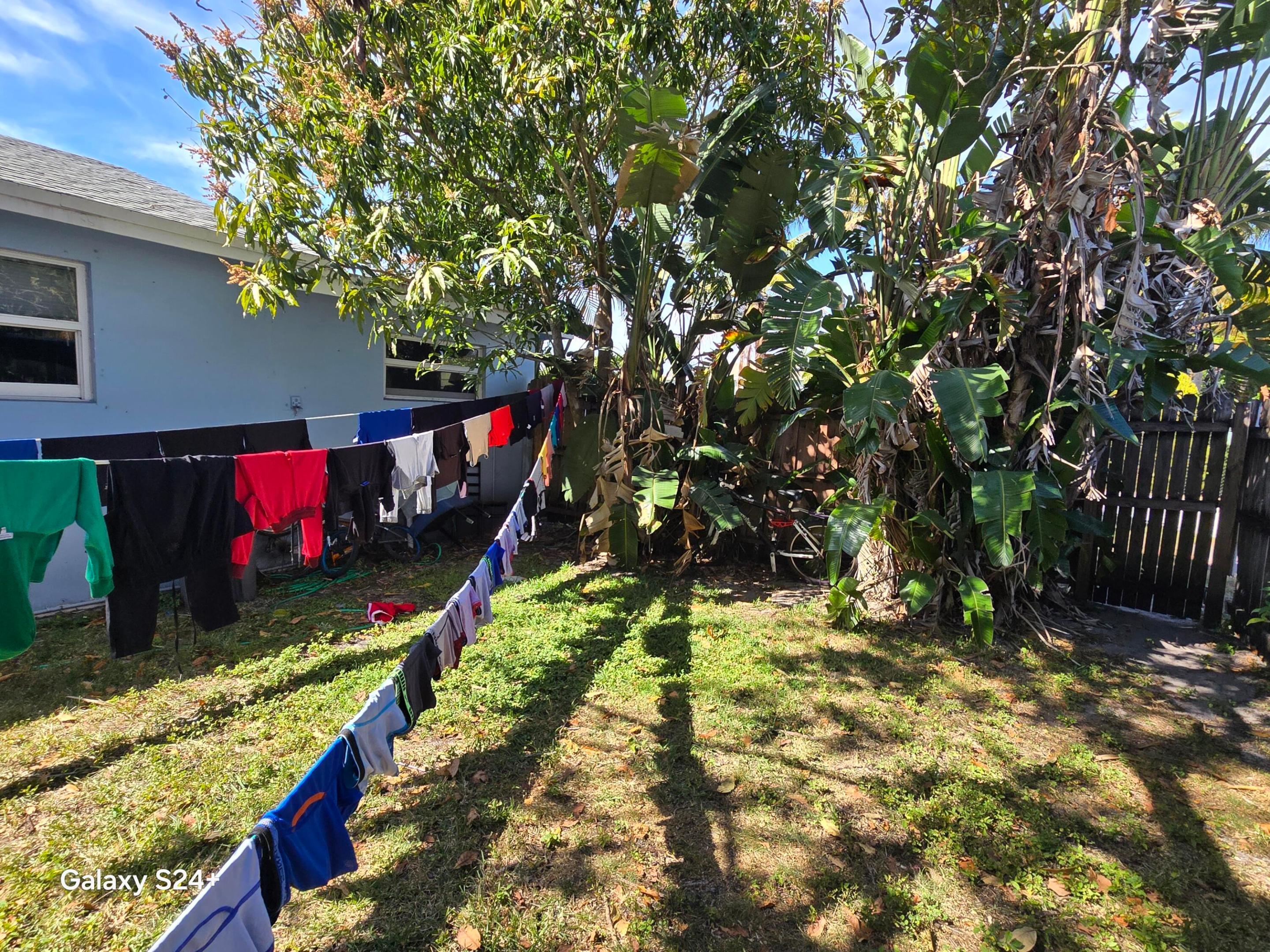 4258 Coconut Lake Worth, FL 33461