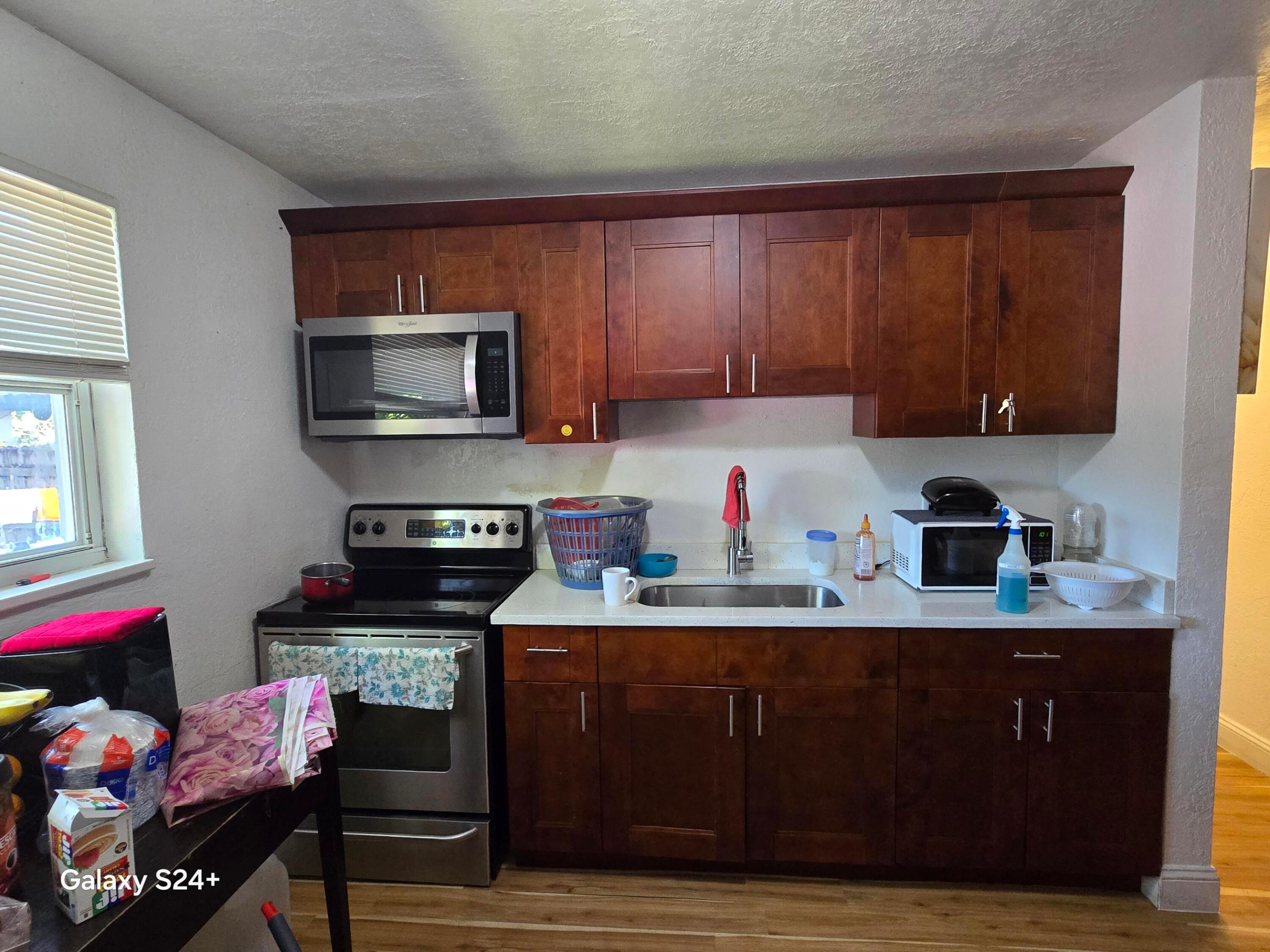 4258 Coconut Lake Worth, FL 33461