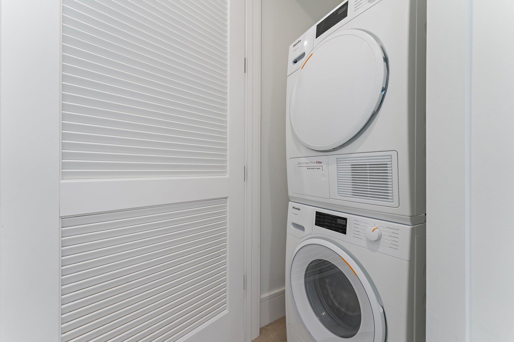 220 Lake Shr #1219 Lake Park, FL 33403