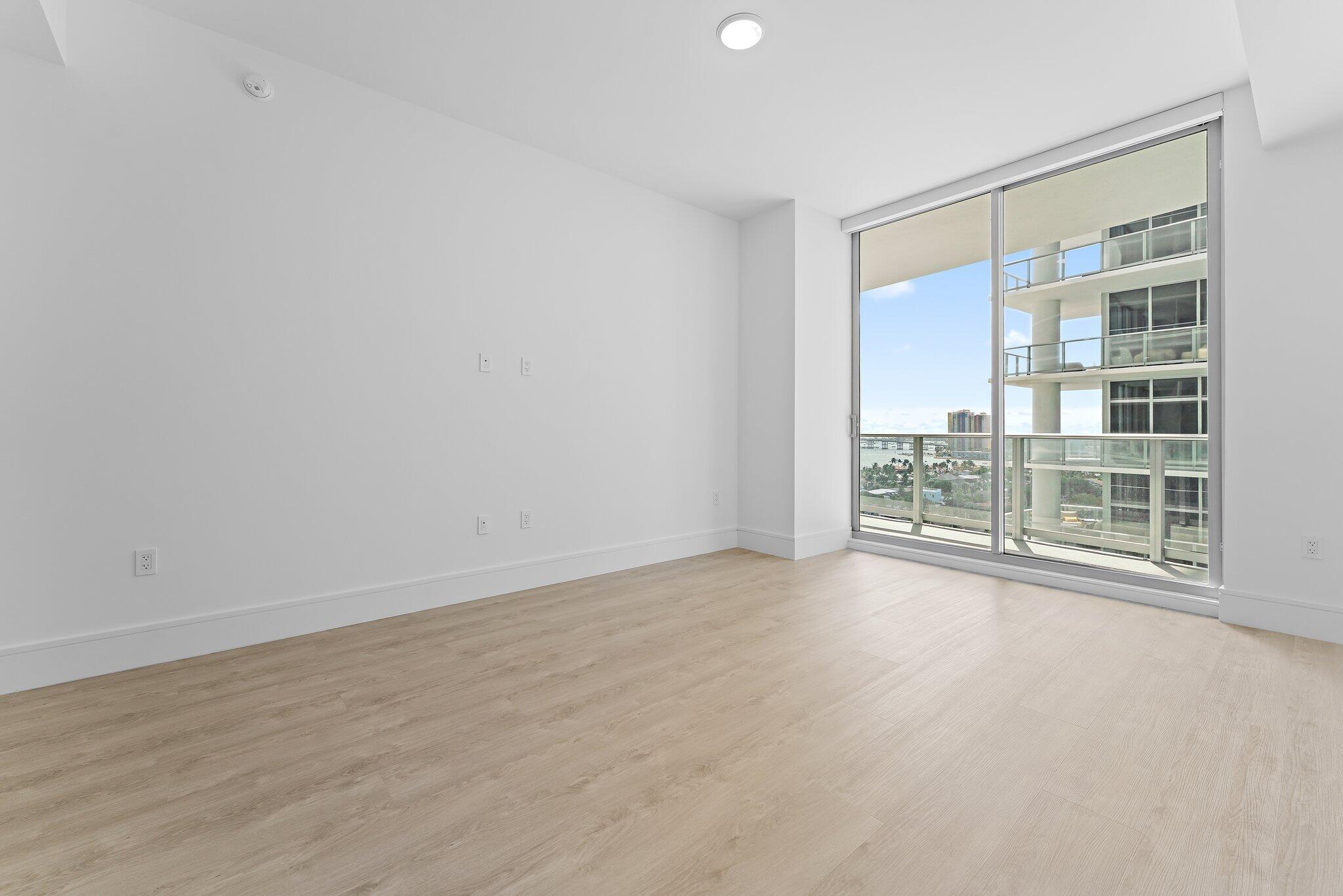 220 Lake Shr #1219 Lake Park, FL 33403