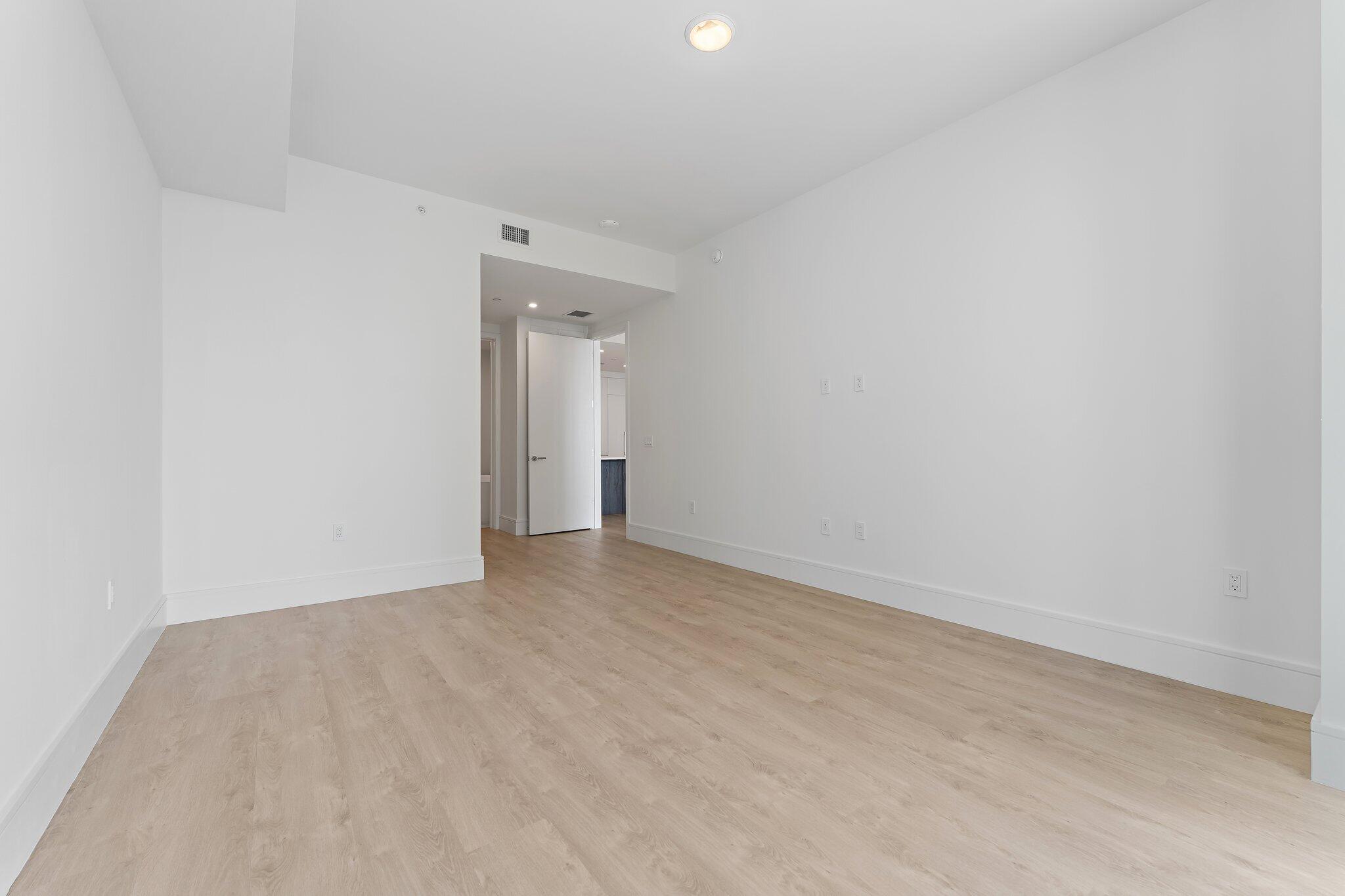 220 Lake Shr #1219 Lake Park, FL 33403