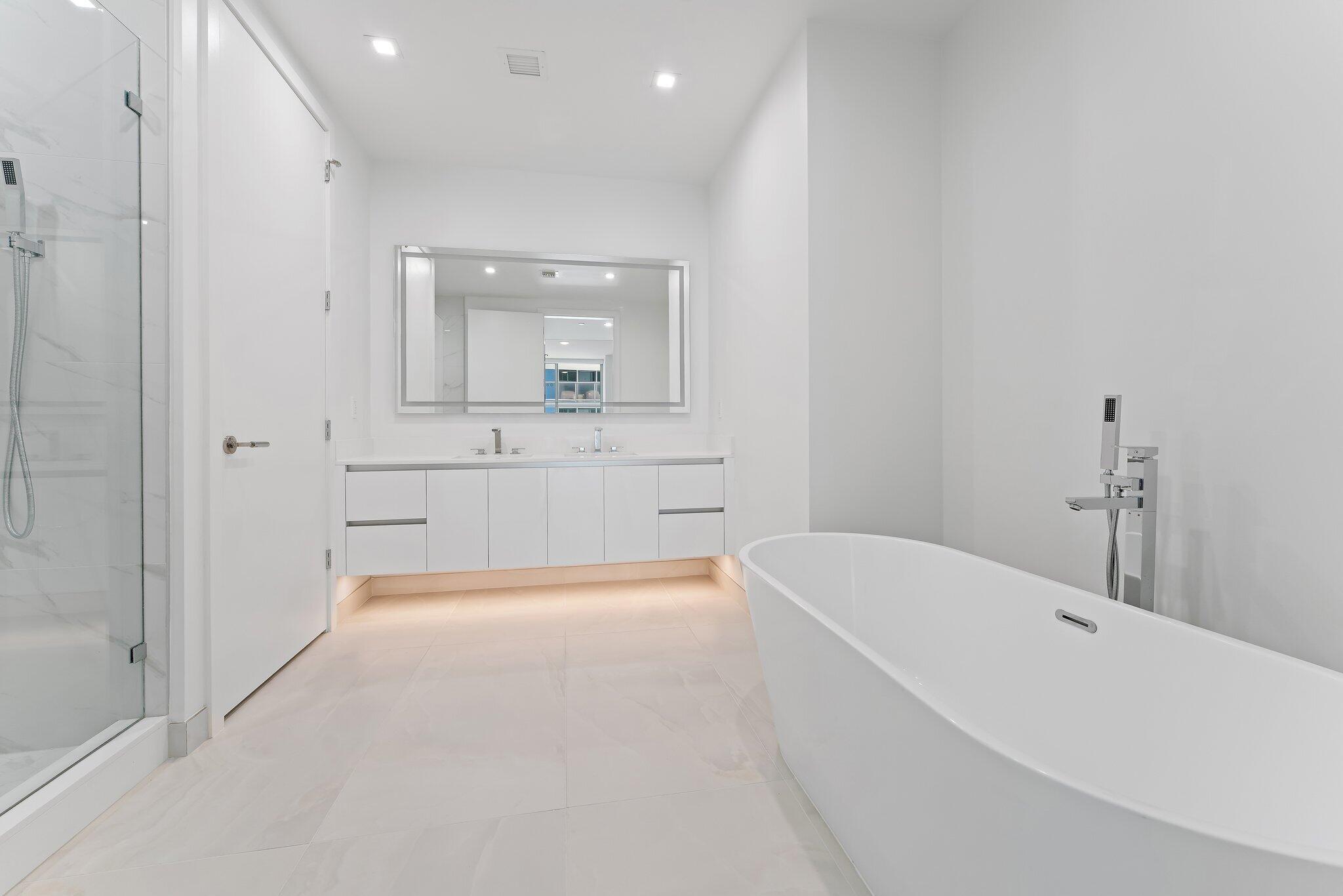 220 Lake Shr #1219 Lake Park, FL 33403