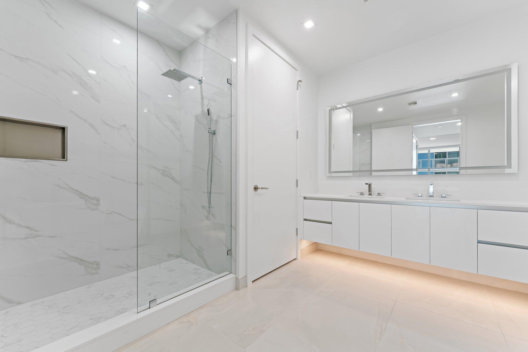 220 Lake Shr #1219 Lake Park, FL 33403