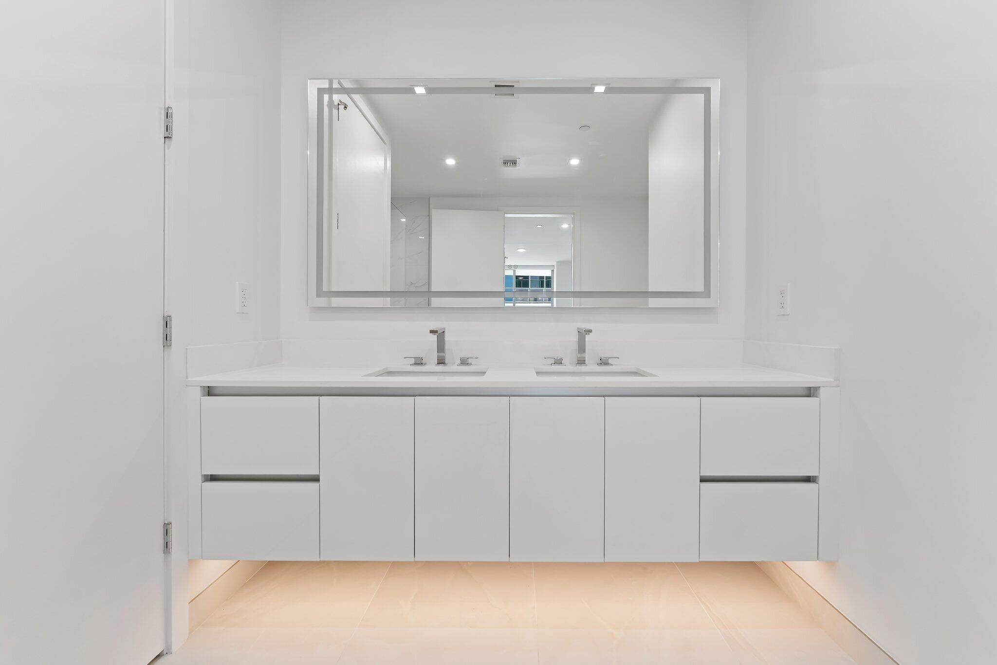 220 Lake Shr #1219 Lake Park, FL 33403