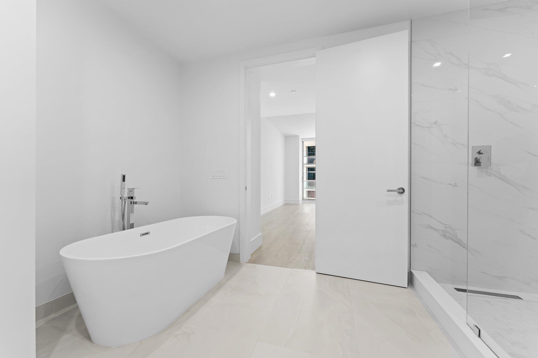 220 Lake Shr #1219 Lake Park, FL 33403