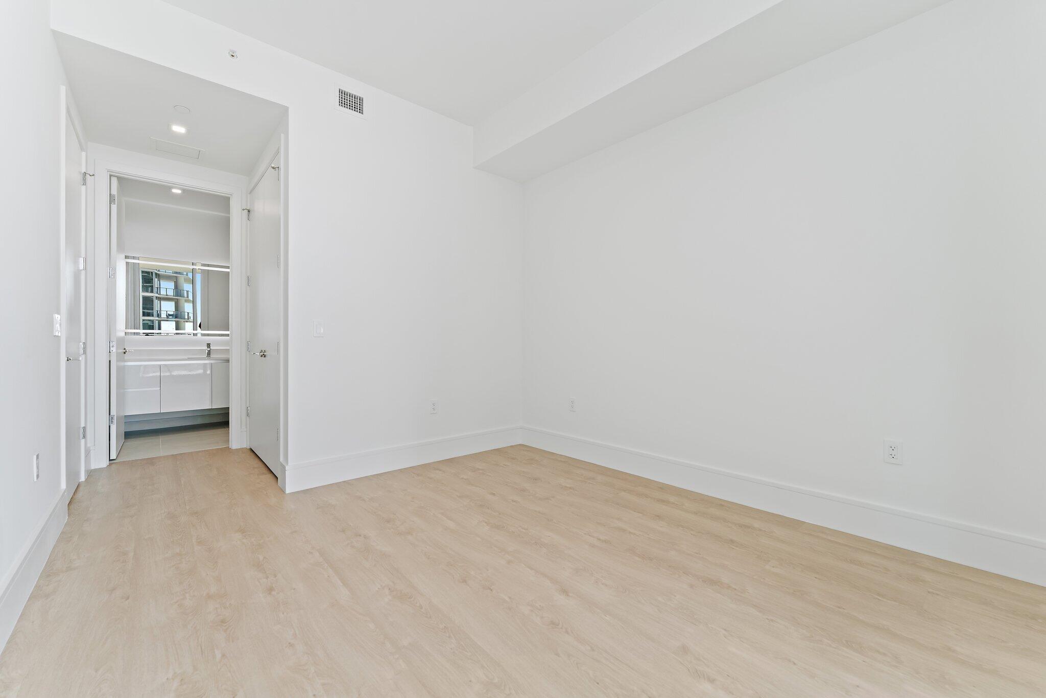 220 Lake Shr #1219 Lake Park, FL 33403