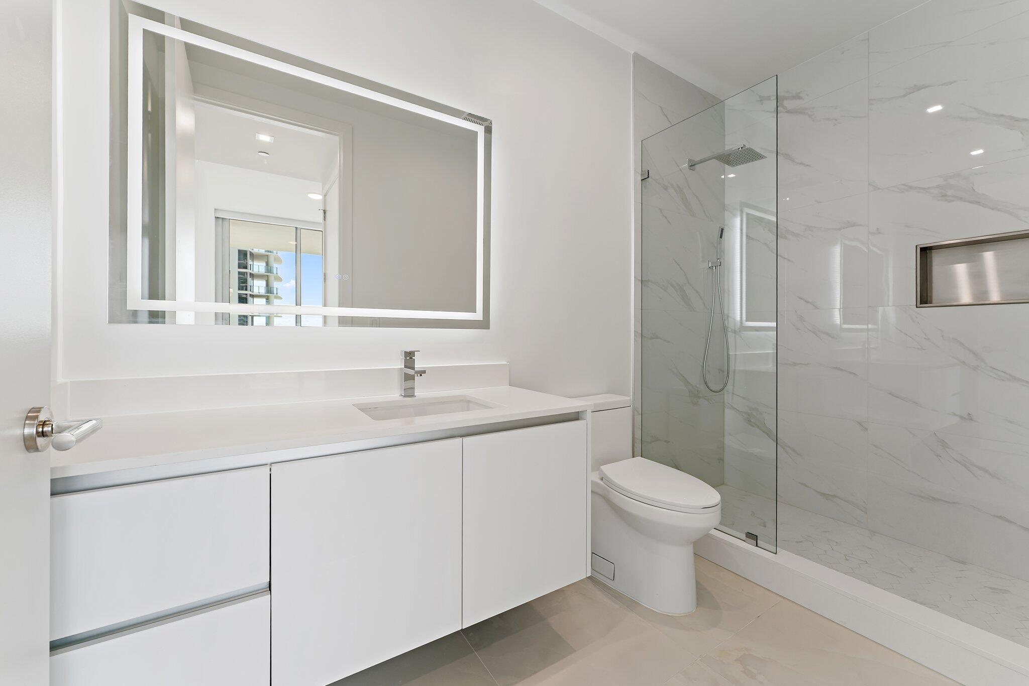 220 Lake Shr #1219 Lake Park, FL 33403