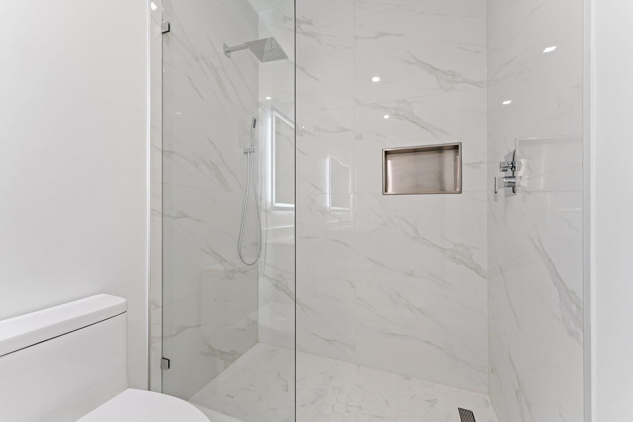 220 Lake Shr #1219 Lake Park, FL 33403