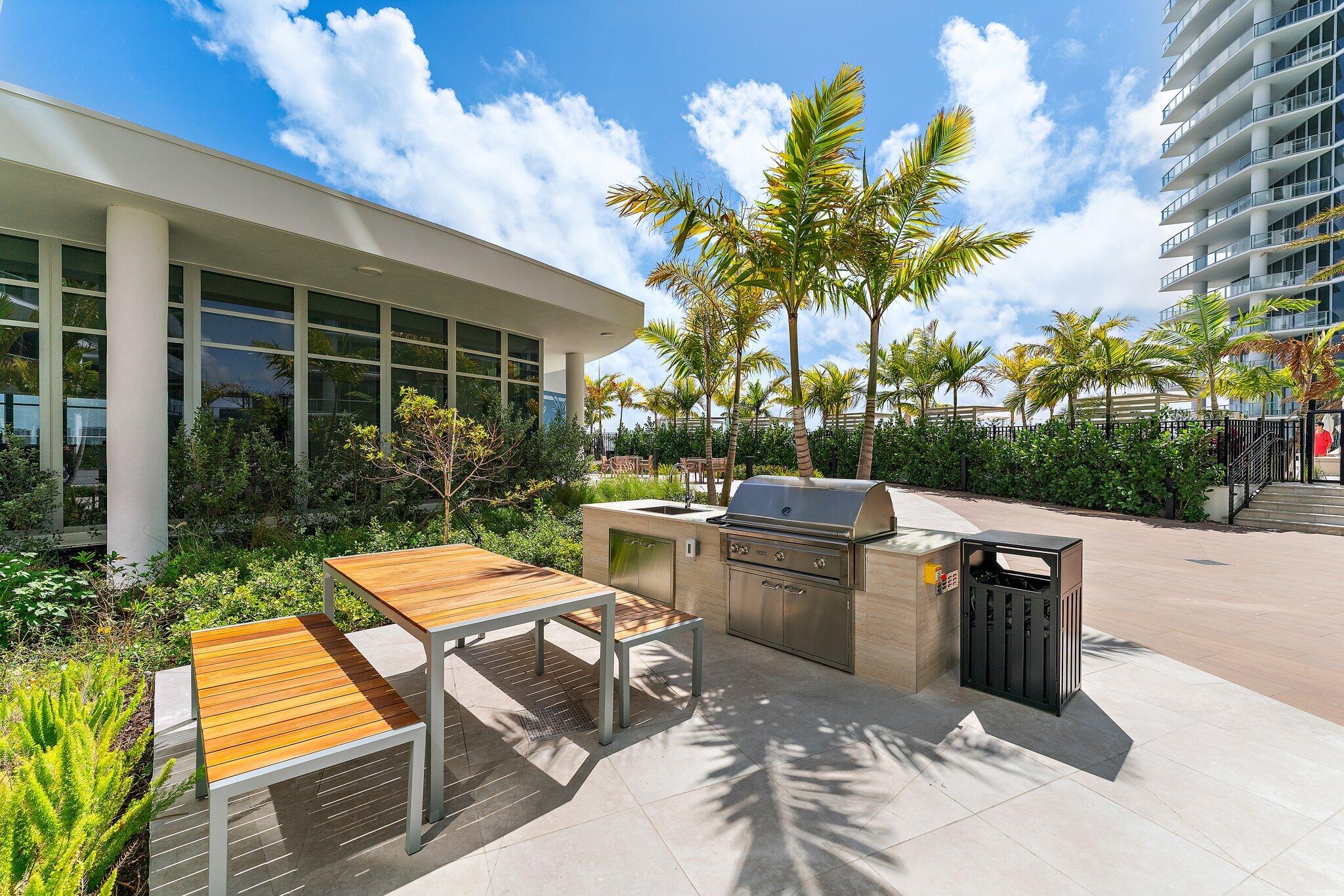 220 Lake Shr #1219 Lake Park, FL 33403