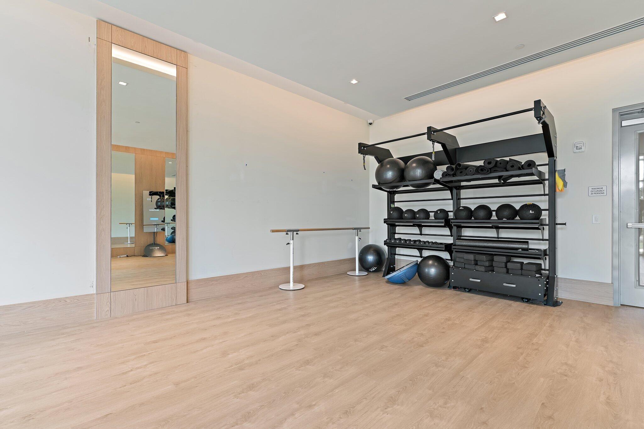 220 Lake Shr #1219 Lake Park, FL 33403