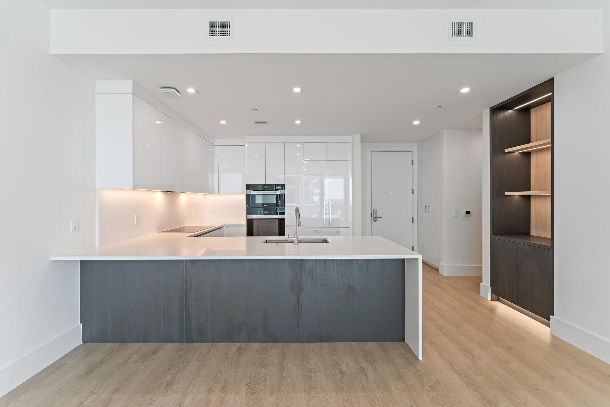 220 Lake Shr #1219 Lake Park, FL 33403