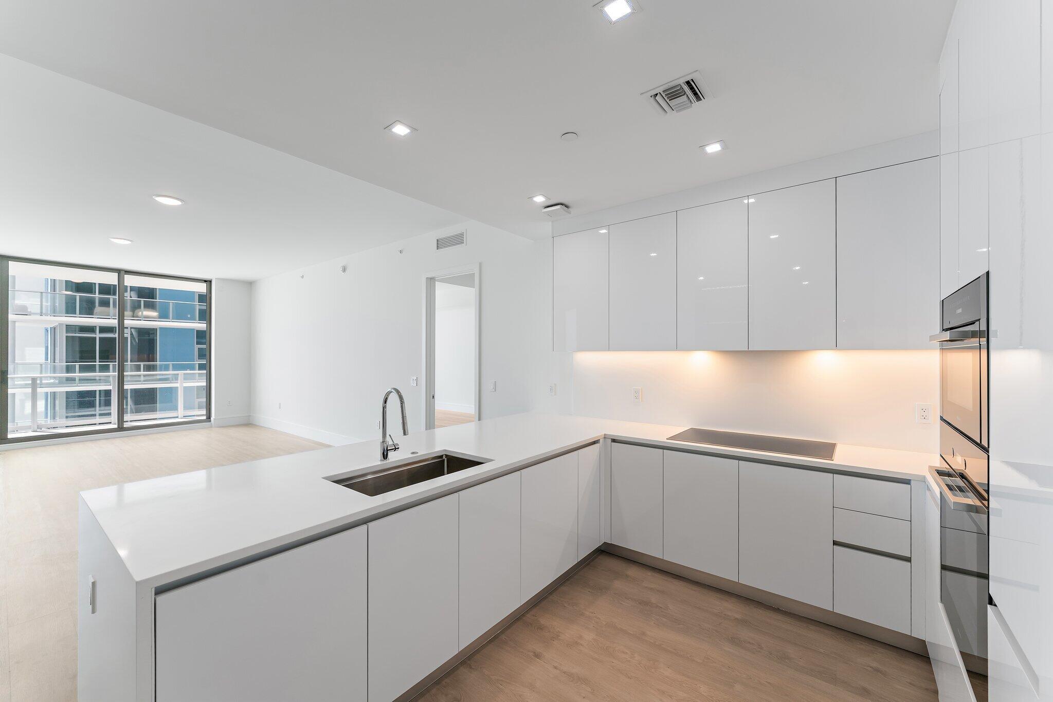 220 Lake Shr #1219 Lake Park, FL 33403