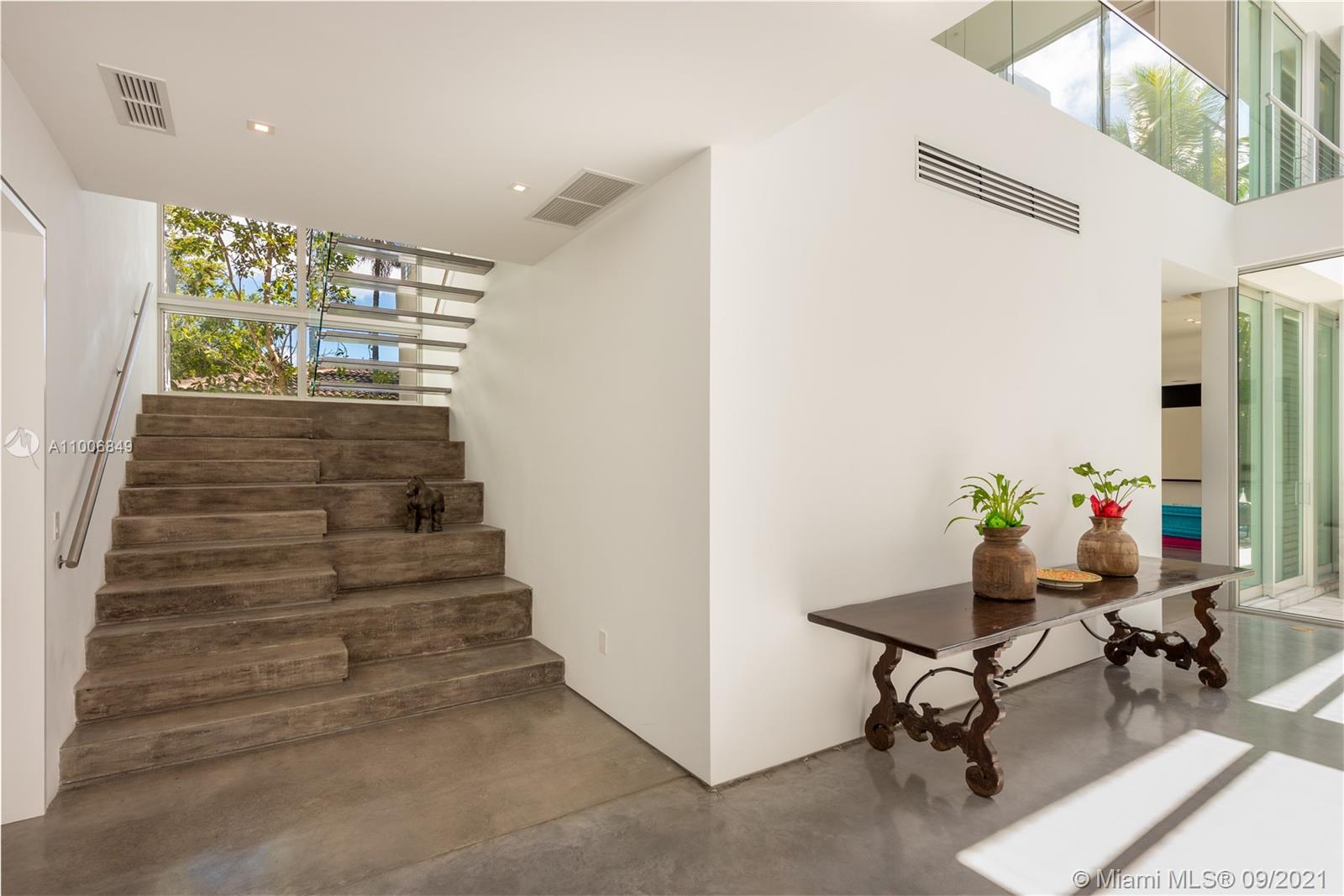 30 Bay Heights Dr Miami, FL 33133