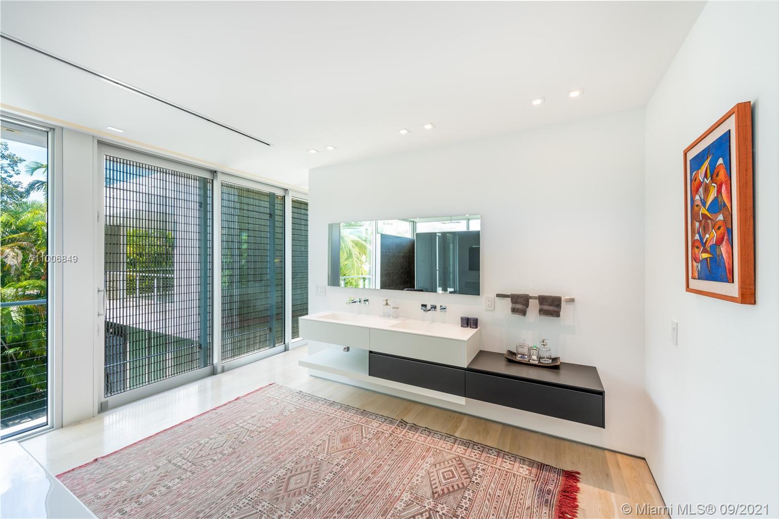 30 Bay Heights Dr Miami, FL 33133