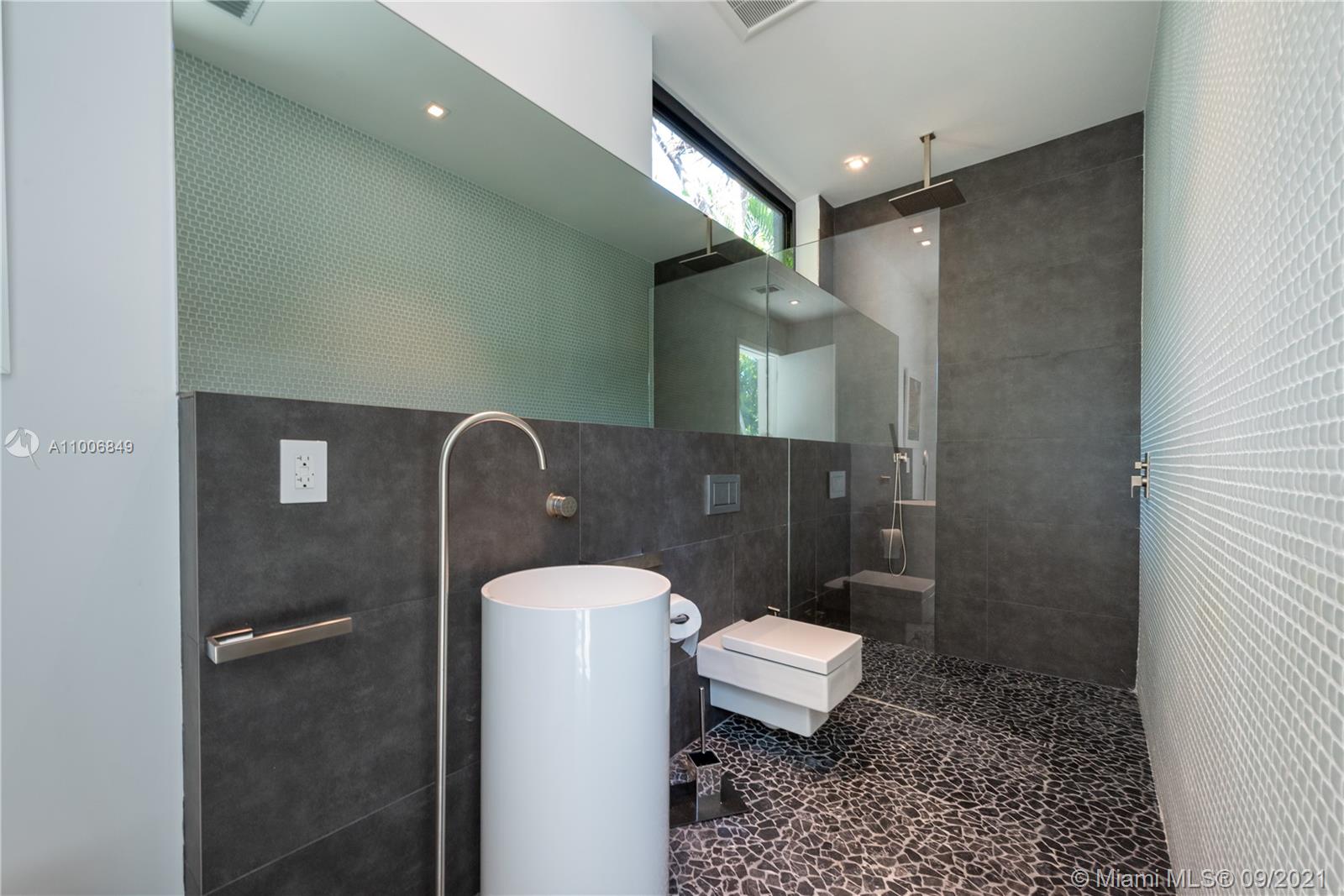 30 Bay Heights Dr Miami, FL 33133