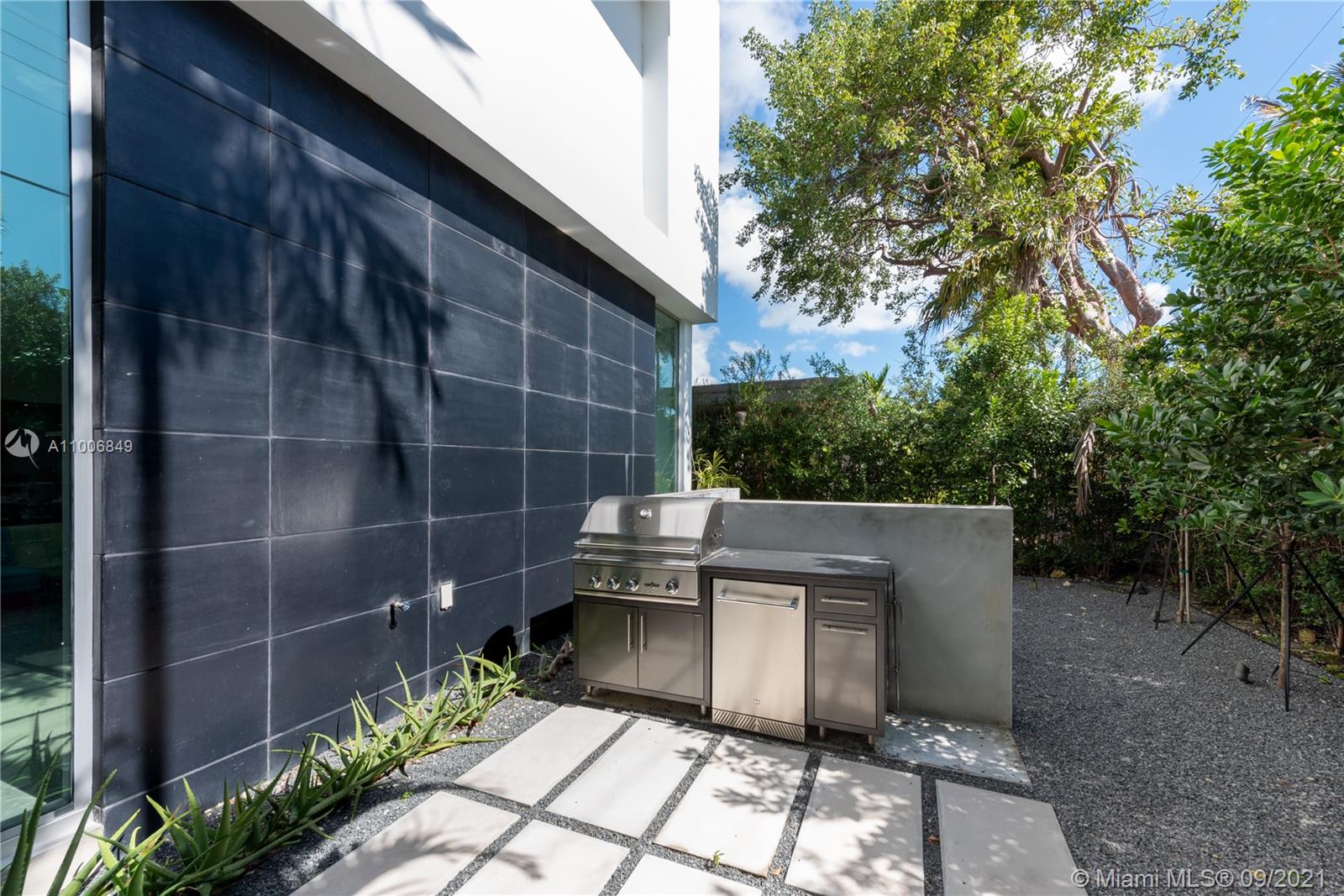 30 Bay Heights Dr Miami, FL 33133