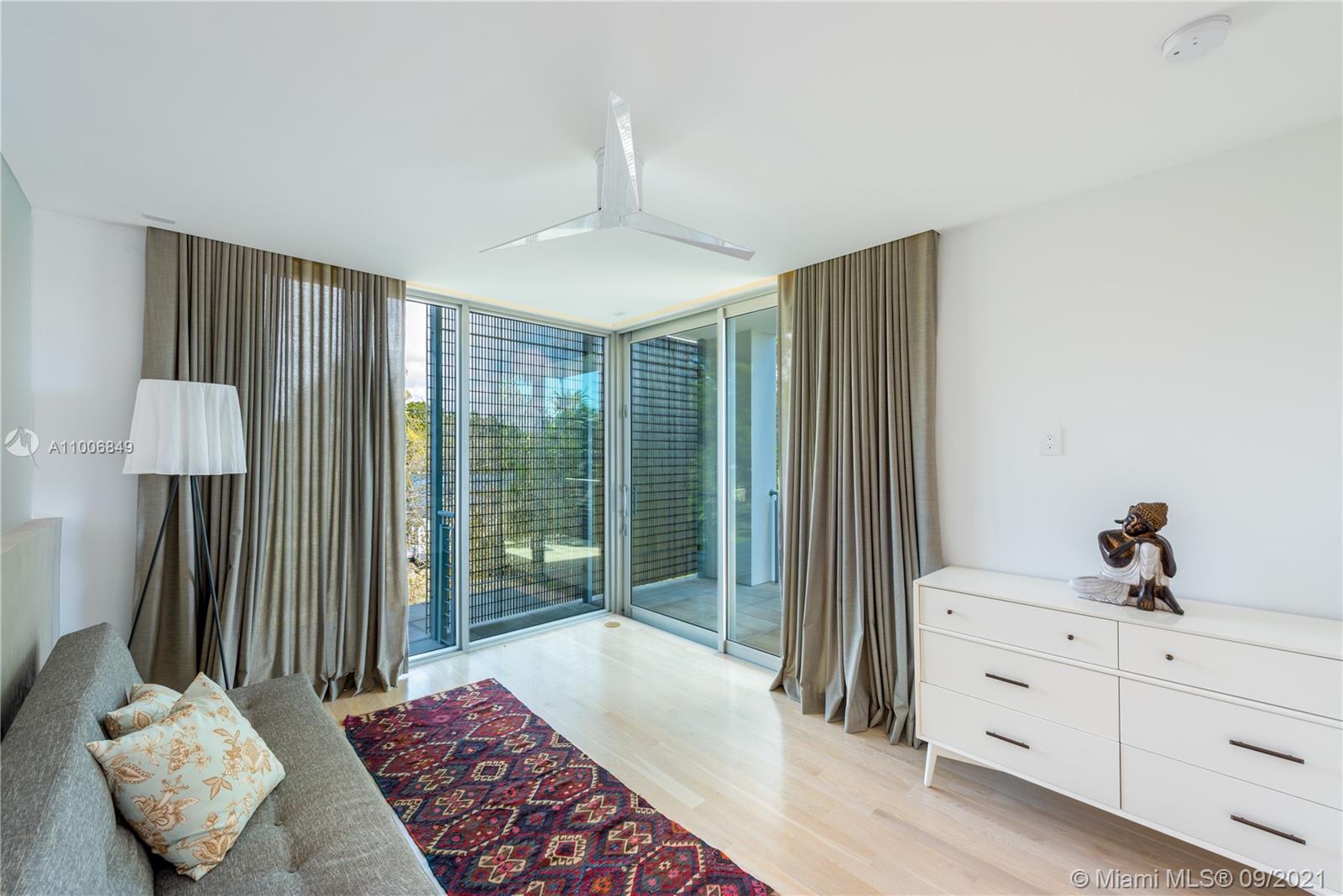 30 Bay Heights Dr Miami, FL 33133