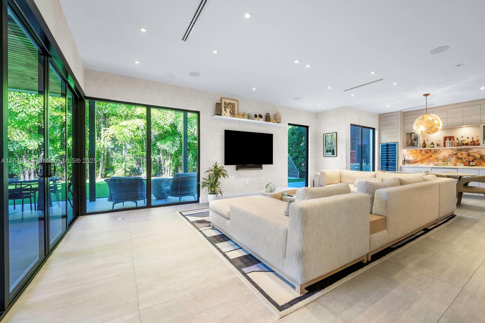 7900 SW 54th Ave Miami, FL 33143