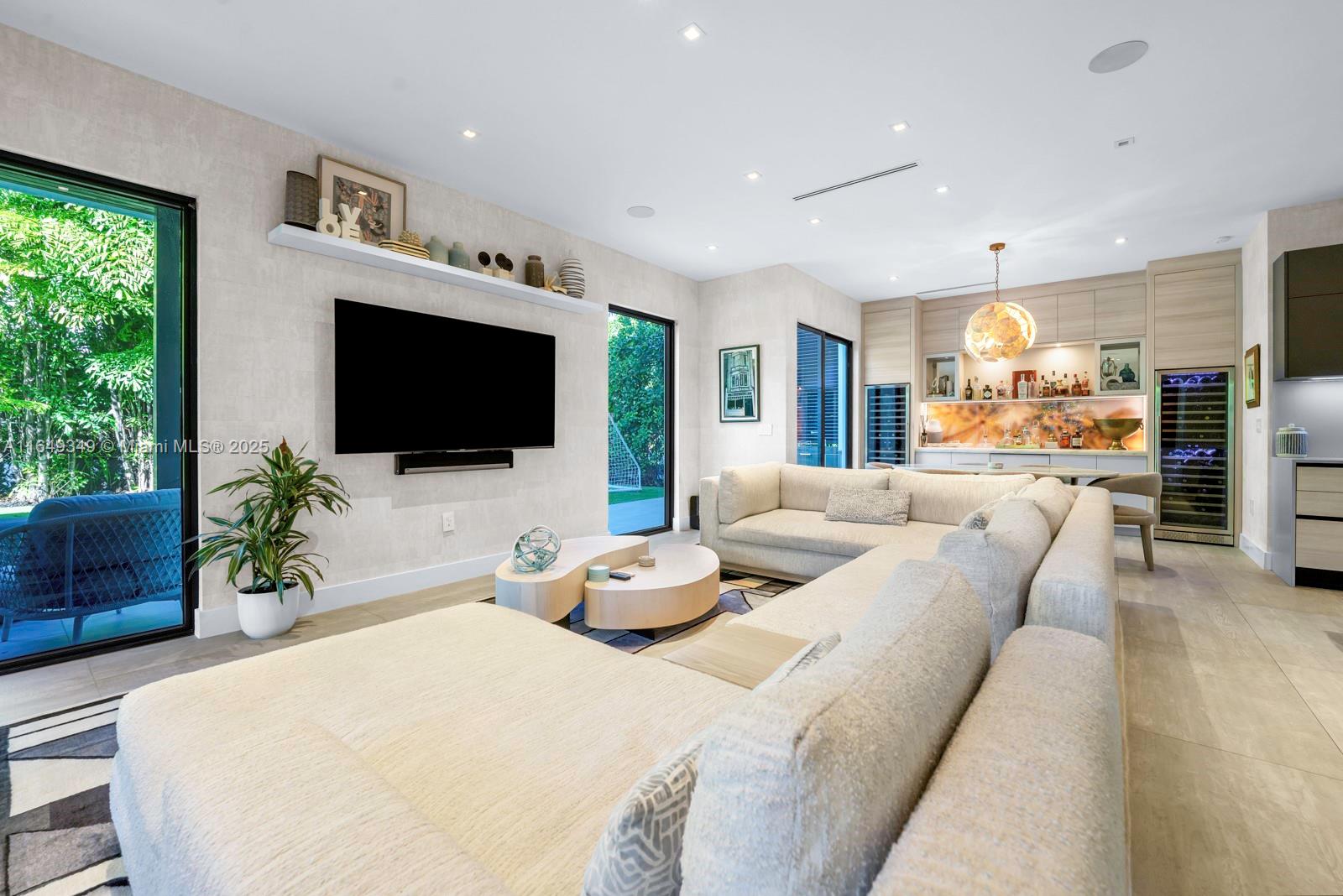 7900 SW 54th Ave Miami, FL 33143