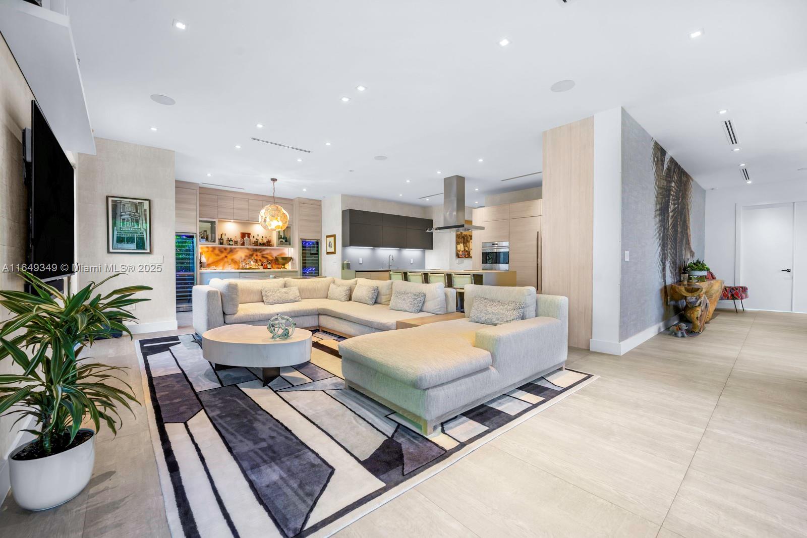 7900 SW 54th Ave Miami, FL 33143