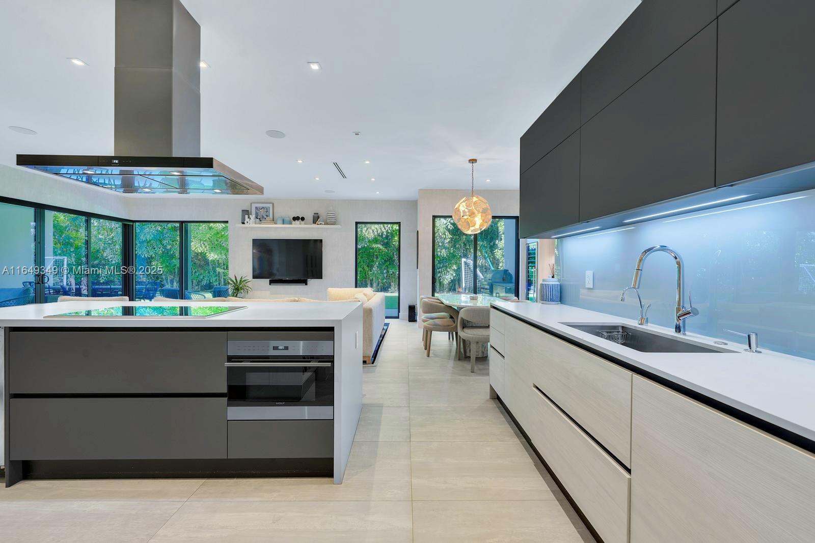 7900 SW 54th Ave Miami, FL 33143