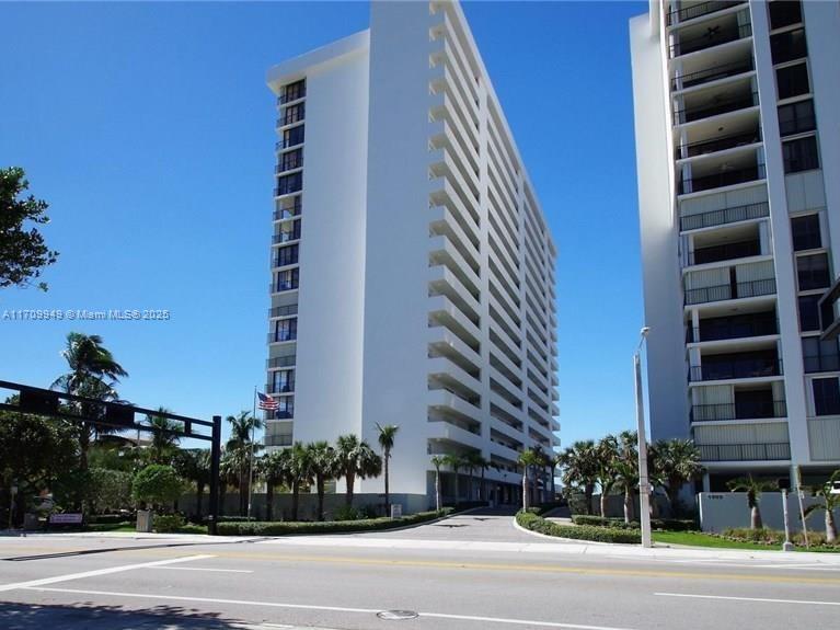 image Shore Club Condo3