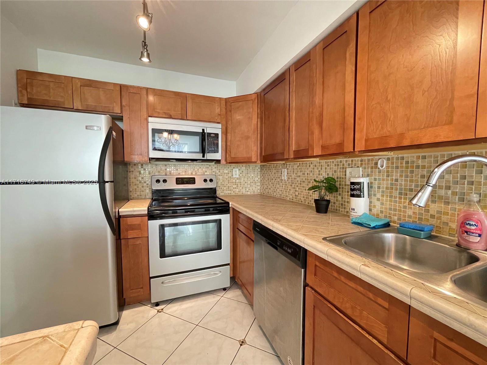 851 Three Iss Blvd #106,Hallandale Beach, FL 33009