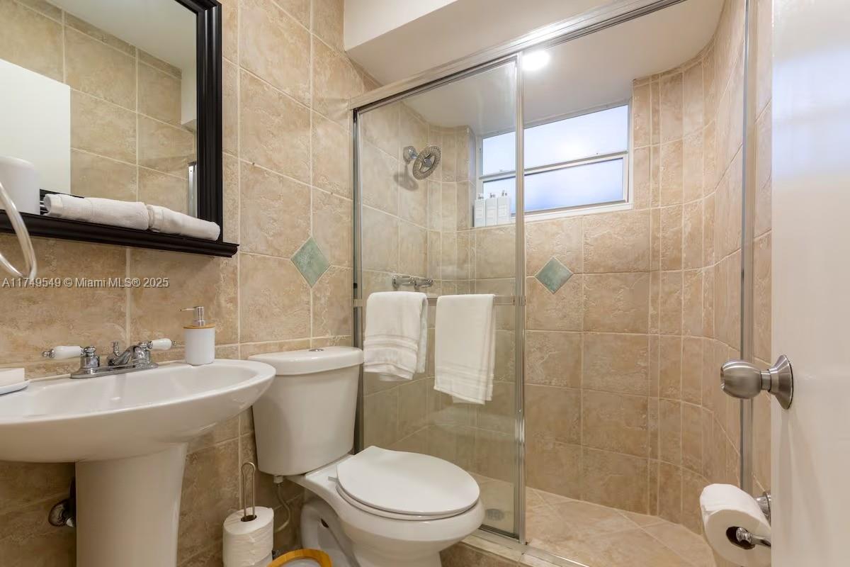 21250 NE 23rd Ave Miami, FL 33180