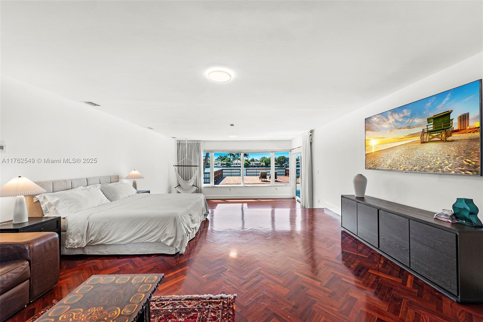 1690 Daytonia Rd Miami Beach, FL 33141