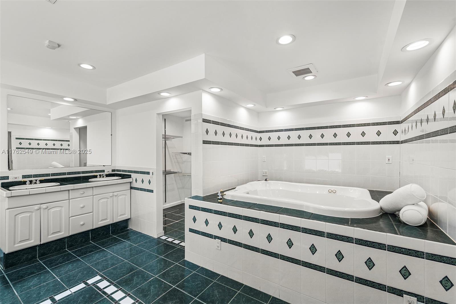 1690 Daytonia Rd Miami Beach, FL 33141