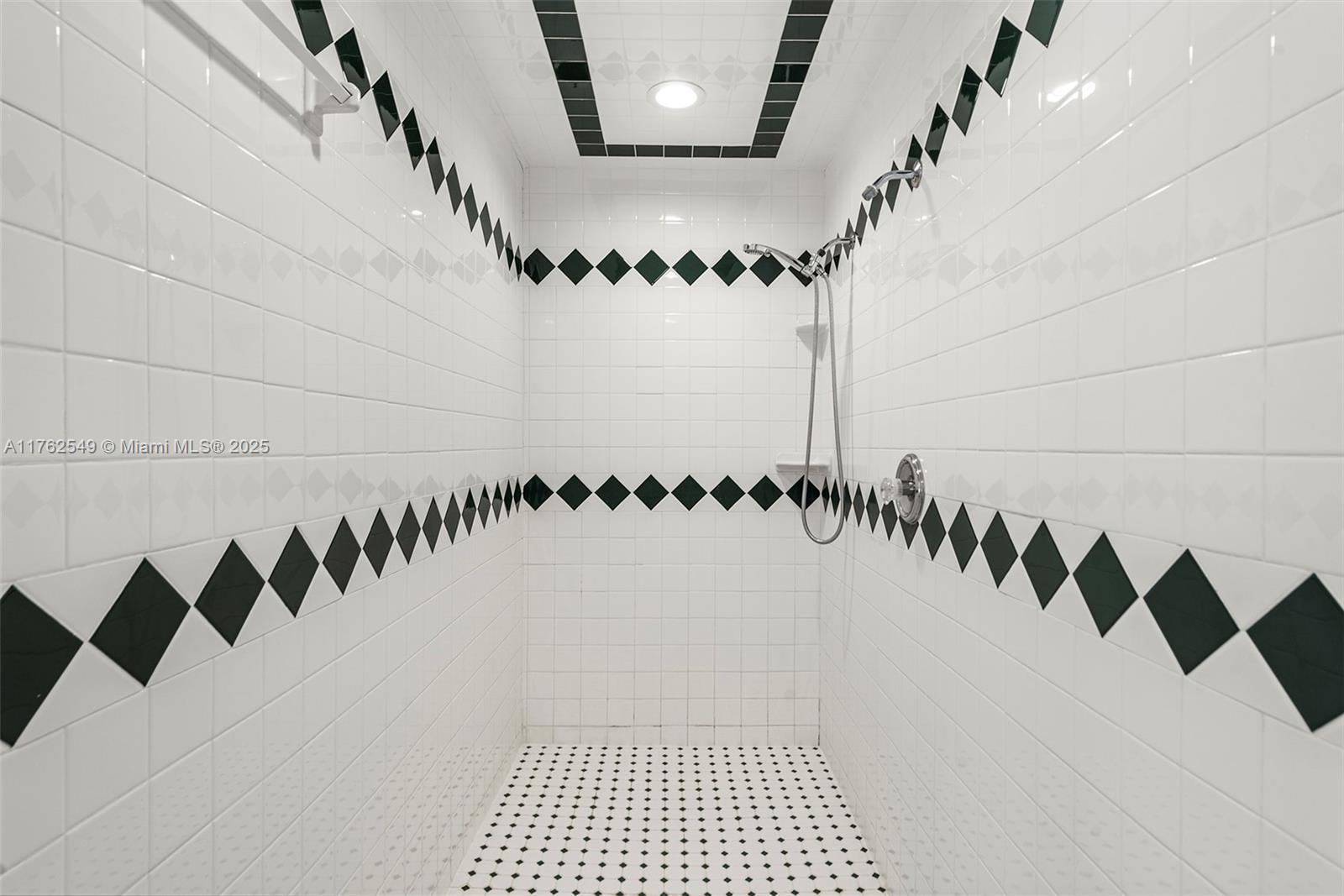 1690 Daytonia Rd Miami Beach, FL 33141