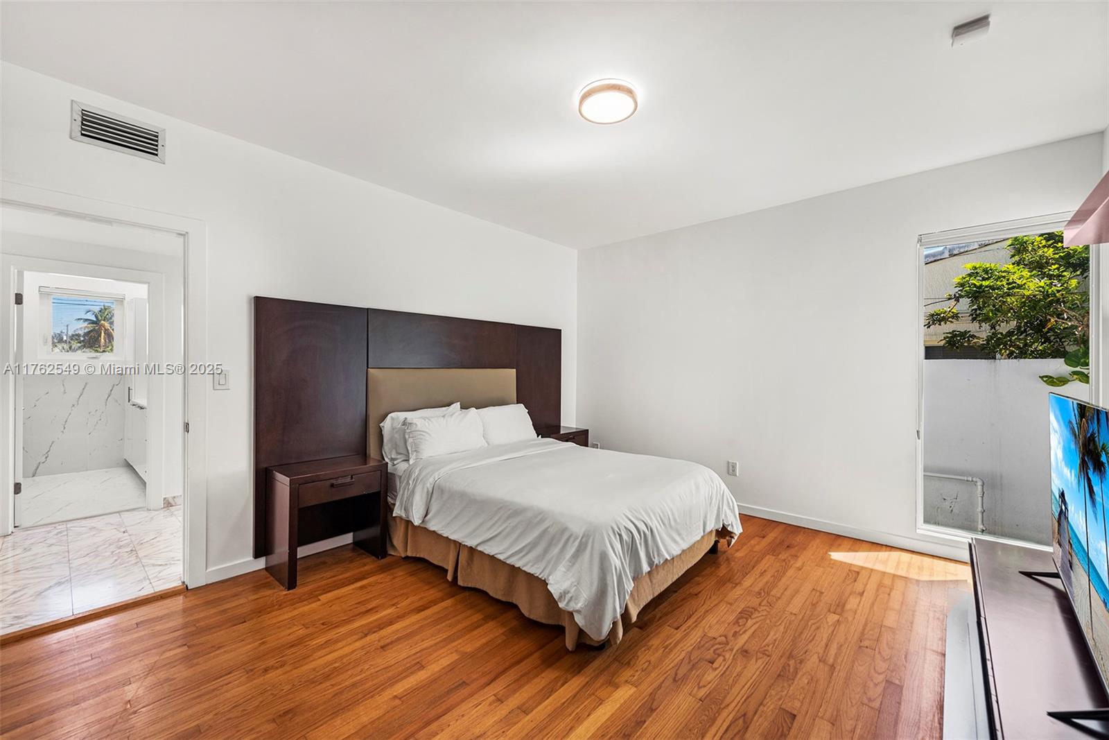 1690 Daytonia Rd Miami Beach, FL 33141