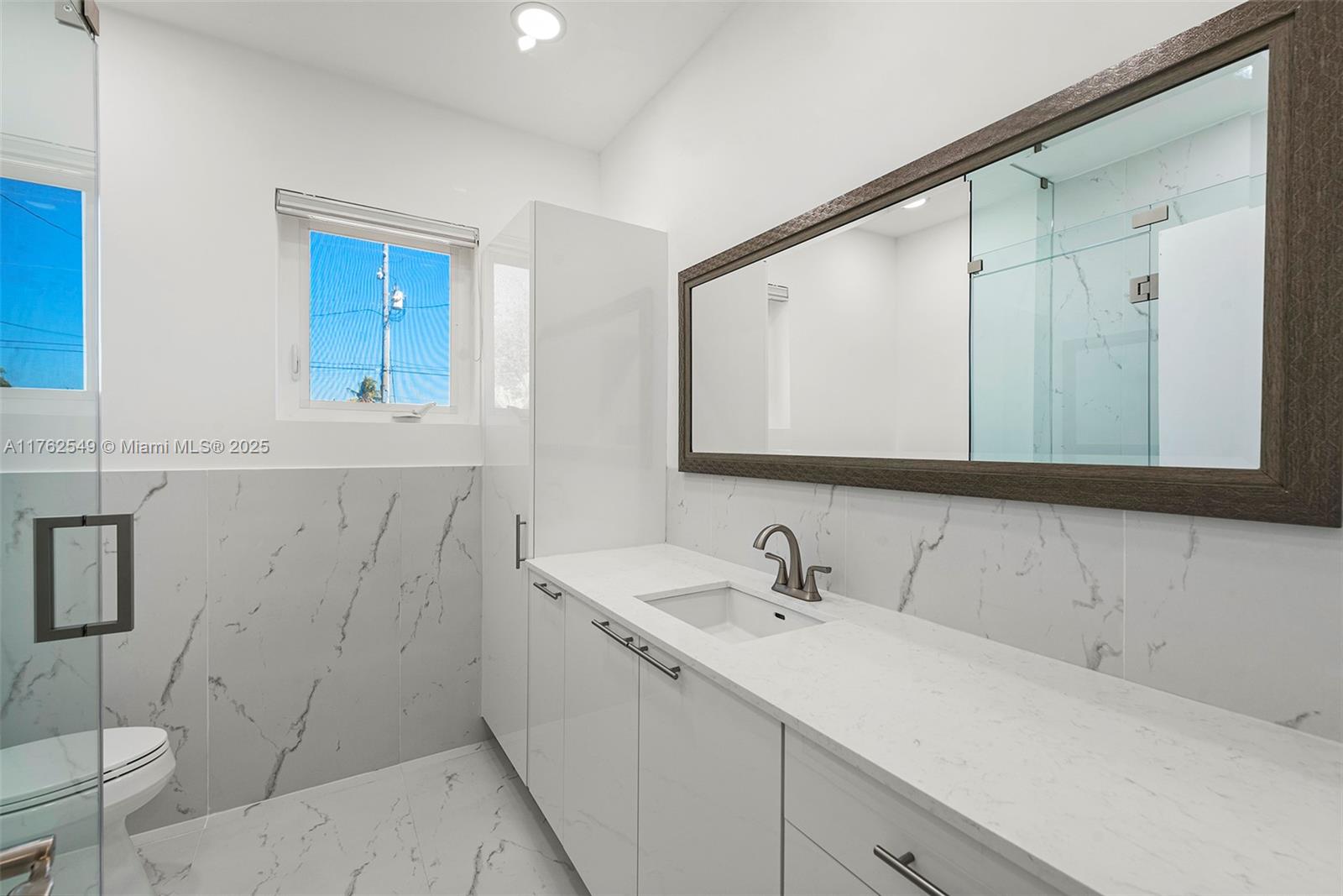 1690 Daytonia Rd Miami Beach, FL 33141